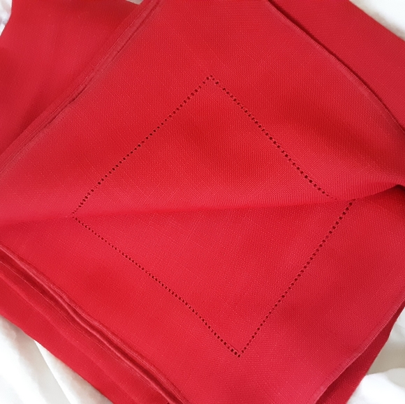 Tablecloth - Picture 4 of 5